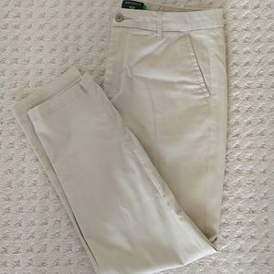 Dockers Weekend Chino tan pants. Size 30 slim ankle